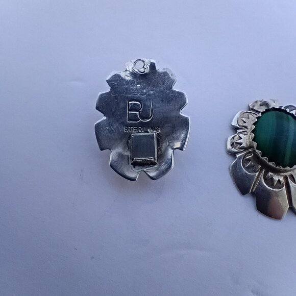 Authentic Vintage Signed Navajo Artist Bessie Jake Malachite and Silver Earrings - Picture 4 of 5